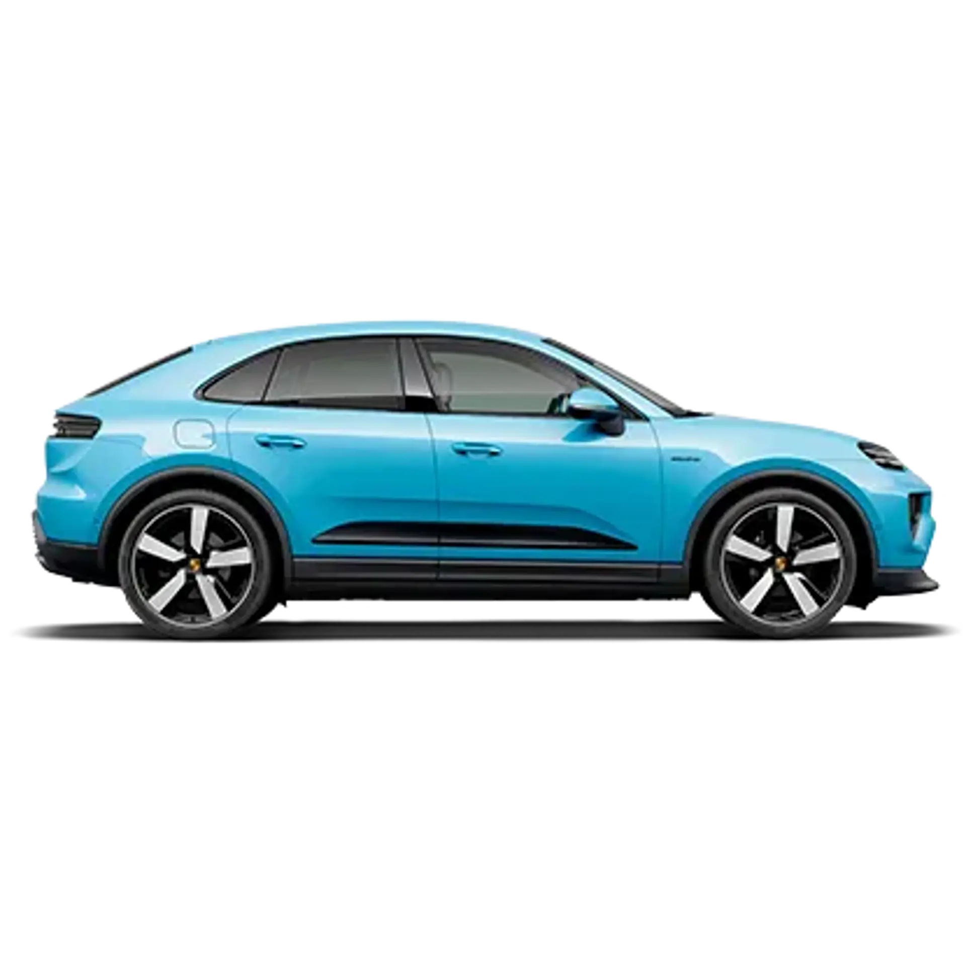 Lyseblå Porsche Macan E-Performance SUV set fra siden på hvid baggrund.